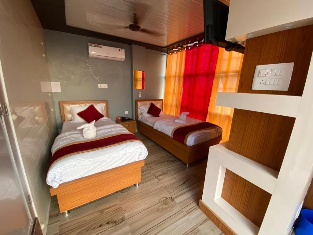 Hotel Kjs Inn Bahāsi Zewnętrze zdjęcie
