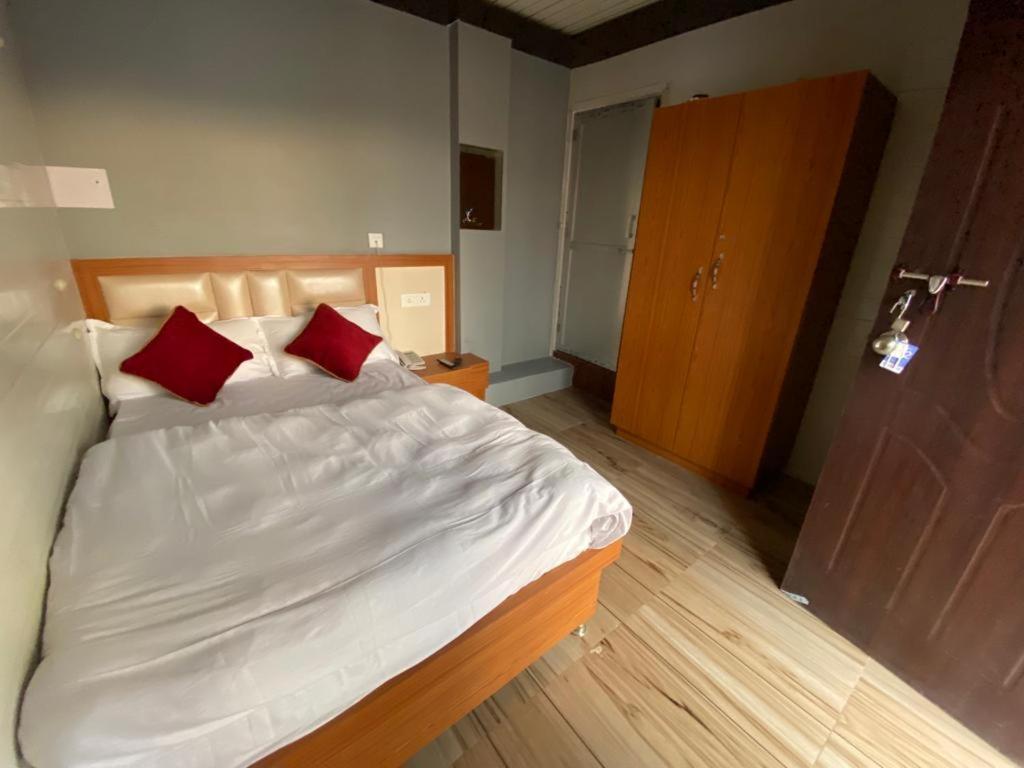 Hotel Kjs Inn Bahāsi Zewnętrze zdjęcie