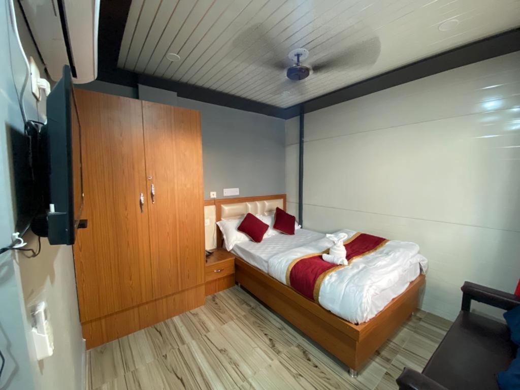 Hotel Kjs Inn Bahāsi Zewnętrze zdjęcie